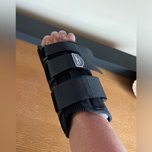 Right Handed Wrist and Hand Brace in perfect condition